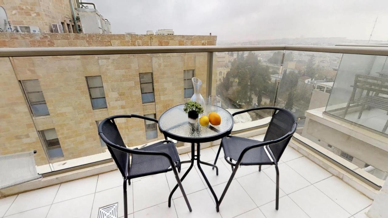 Exclusive Two-Bedroom Apartment With Parking Jerusalem Exterior photo